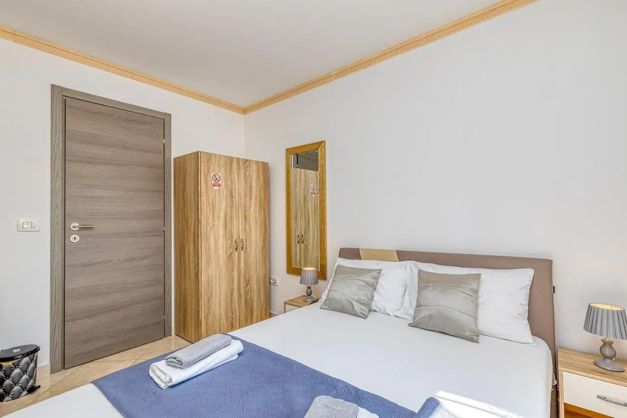 Rooms On Liberty Square Porec Affittacamere