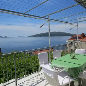 https://apartments-lovric-trogir.hotels-in-trogir.com